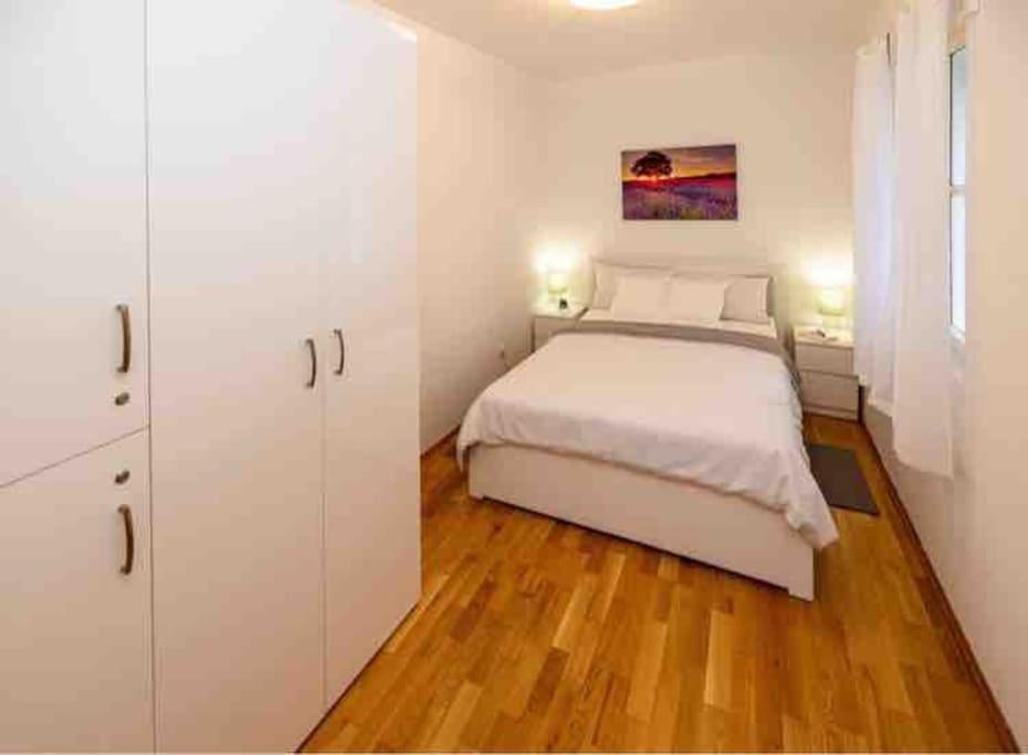 Apartment Old Town - Bambo Knin Εξωτερικό φωτογραφία